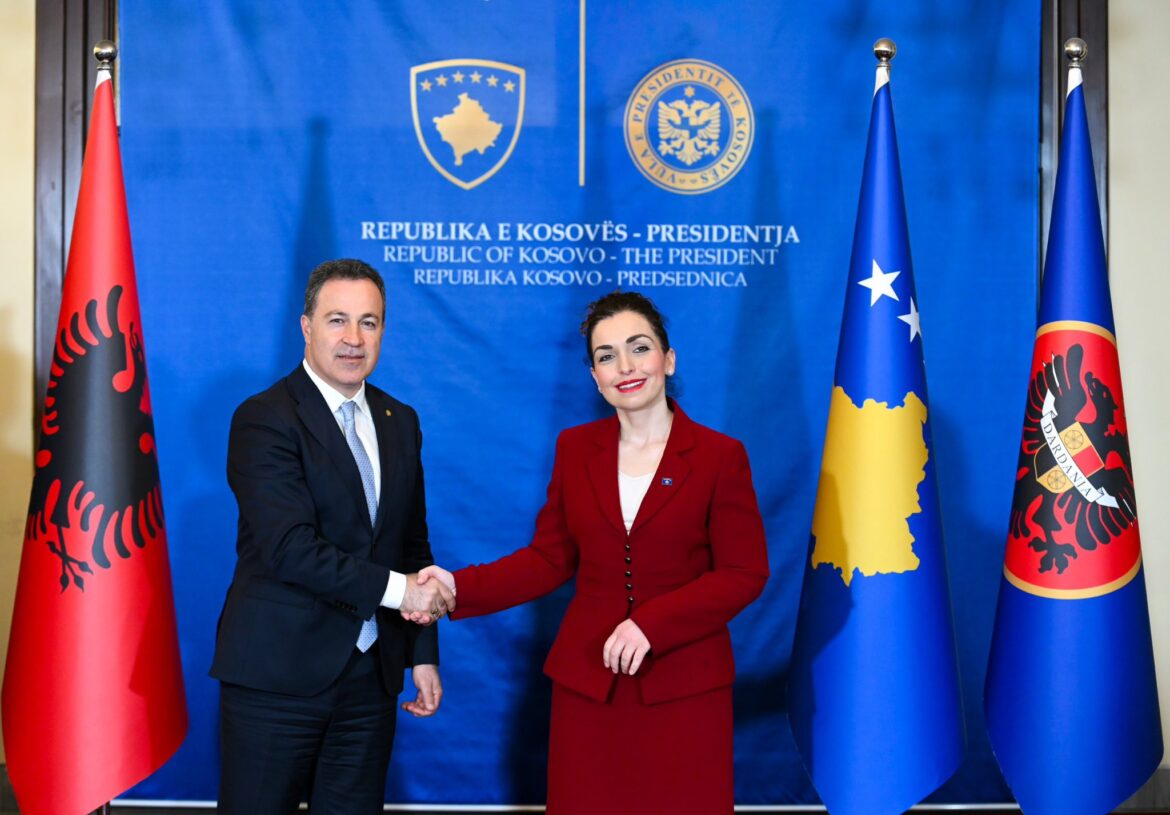 Presidentja Osmani priti në takim Kryetarin e Kuvendit të Shqipërisë, Niko Peleshi – në fokus forcimi i koordinimit strategjik dhe e ardhmja e përbashkët euroatlantike