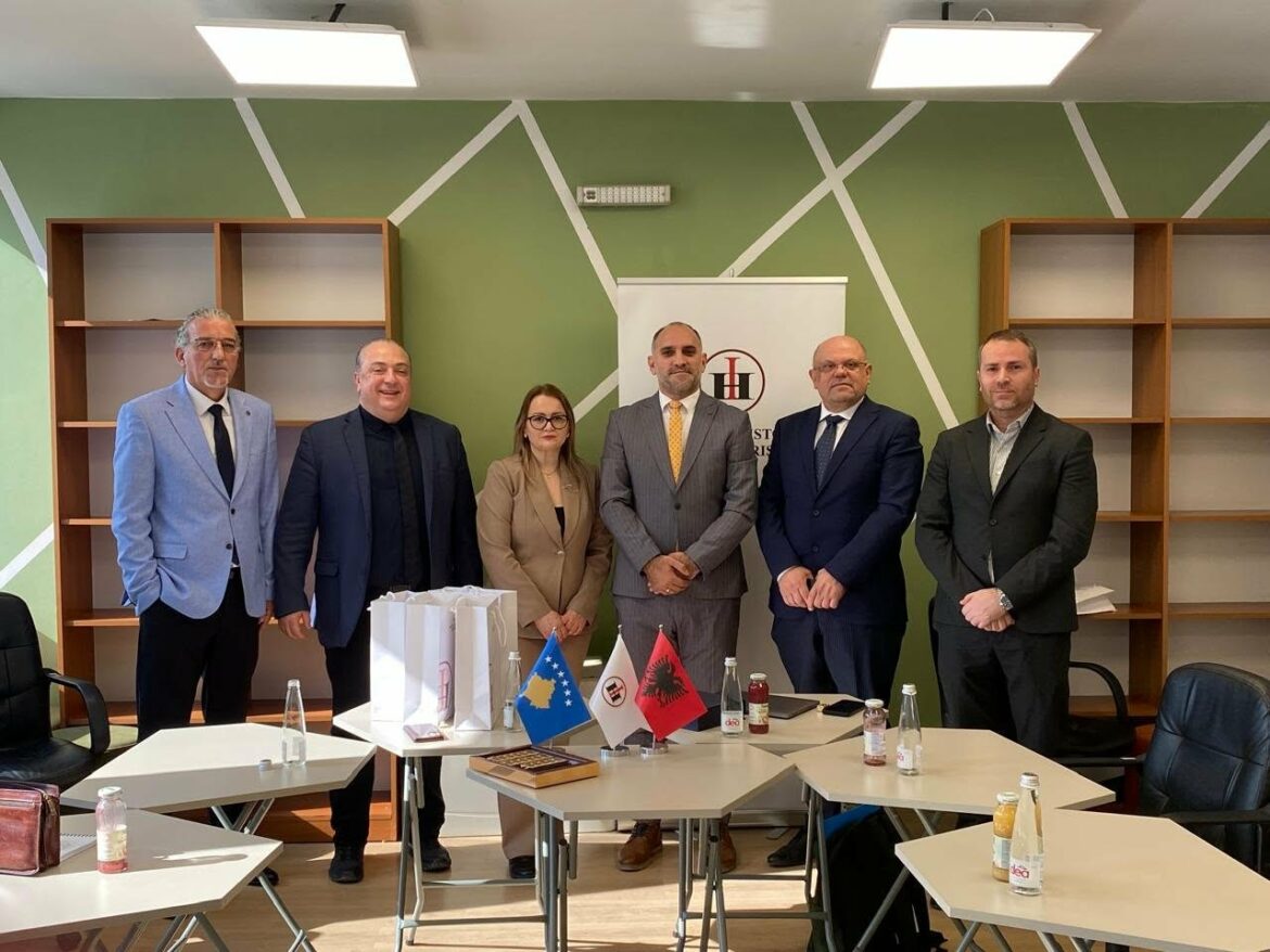 Përfaqësues nga Fakulteti i Shkencave Sociale të UKZ-së dhe ata nga Instituti i Historisë në Prishtinë, takohen për thellimin e bashkëpunimit akademik