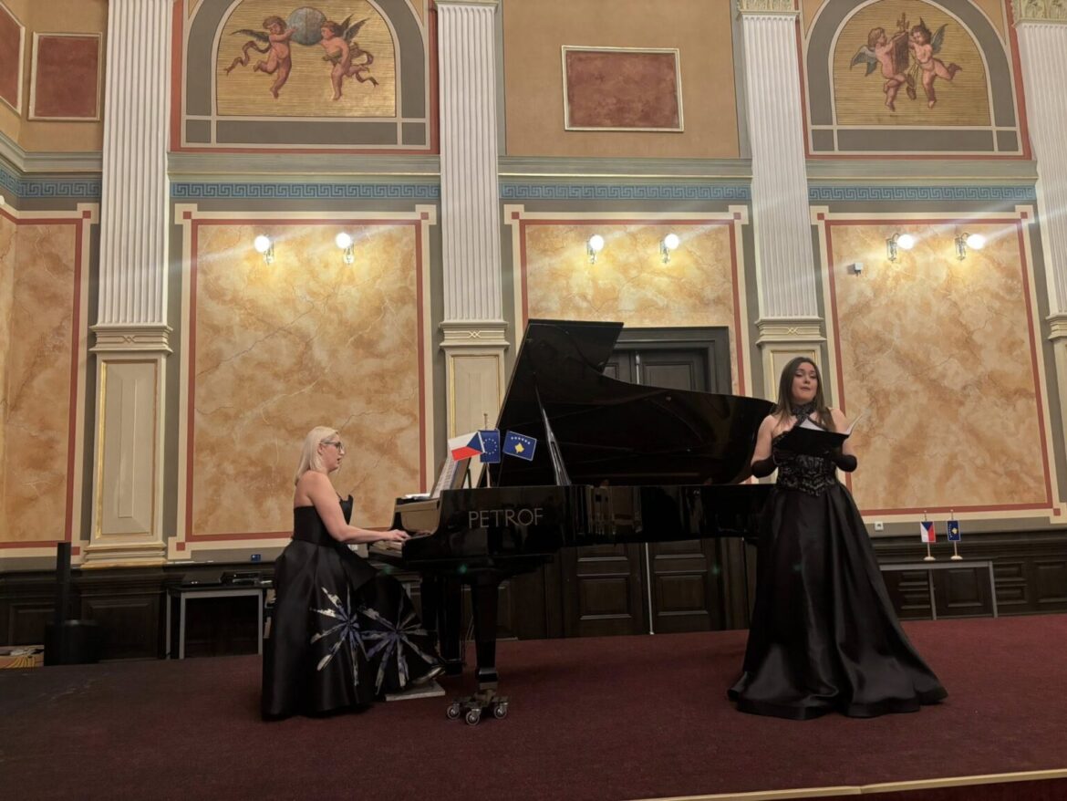 Gjilanasja Elona Sadiku – Soprano mbajti koncert në Sallën Perandorake të Muzeut Rajonal në Ústí nad Labem – Çeki