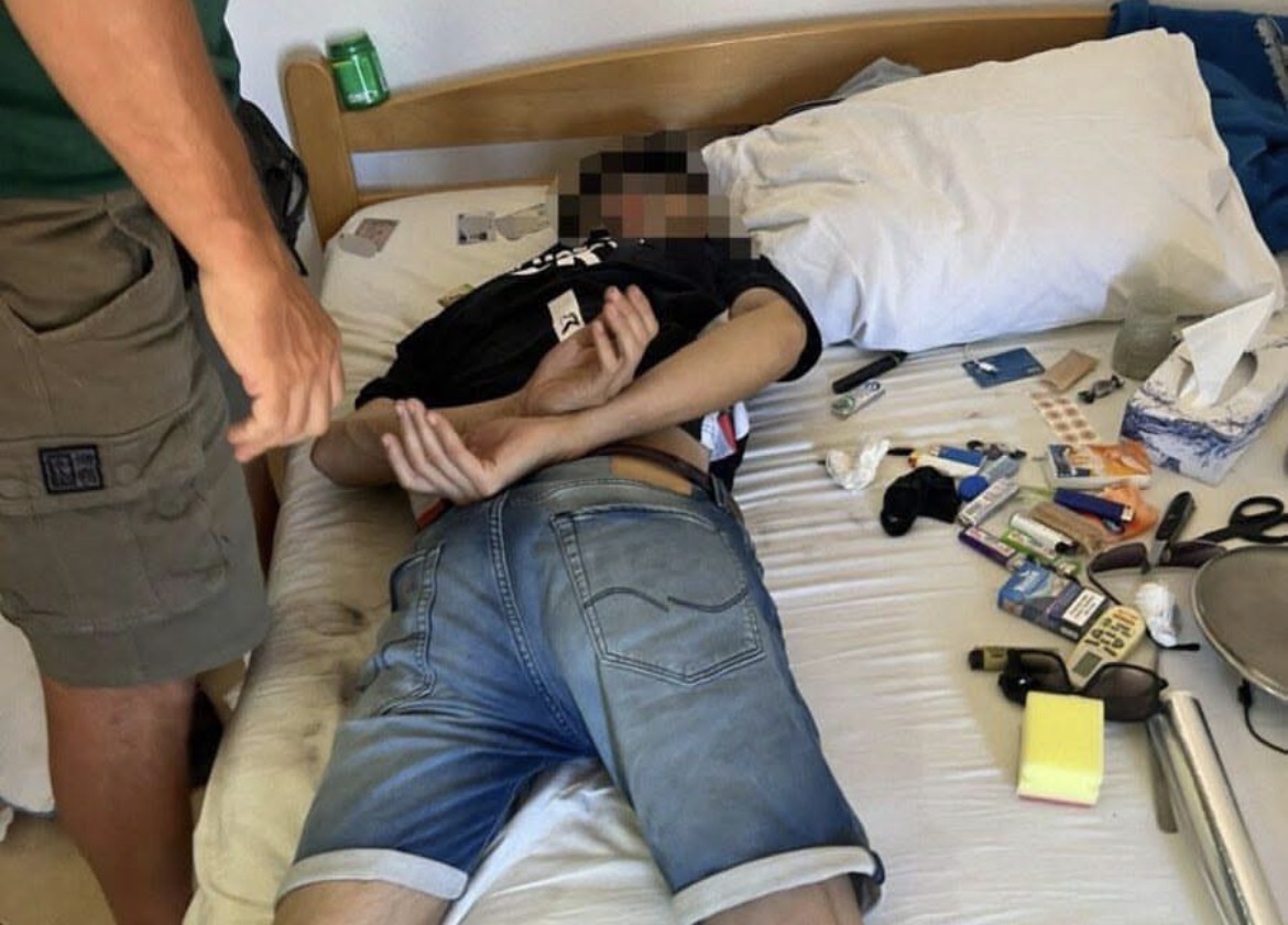 Kosovari përfundon në pranga në Ulqin, dyshohet se vodhi pushues në zonat bregdetare