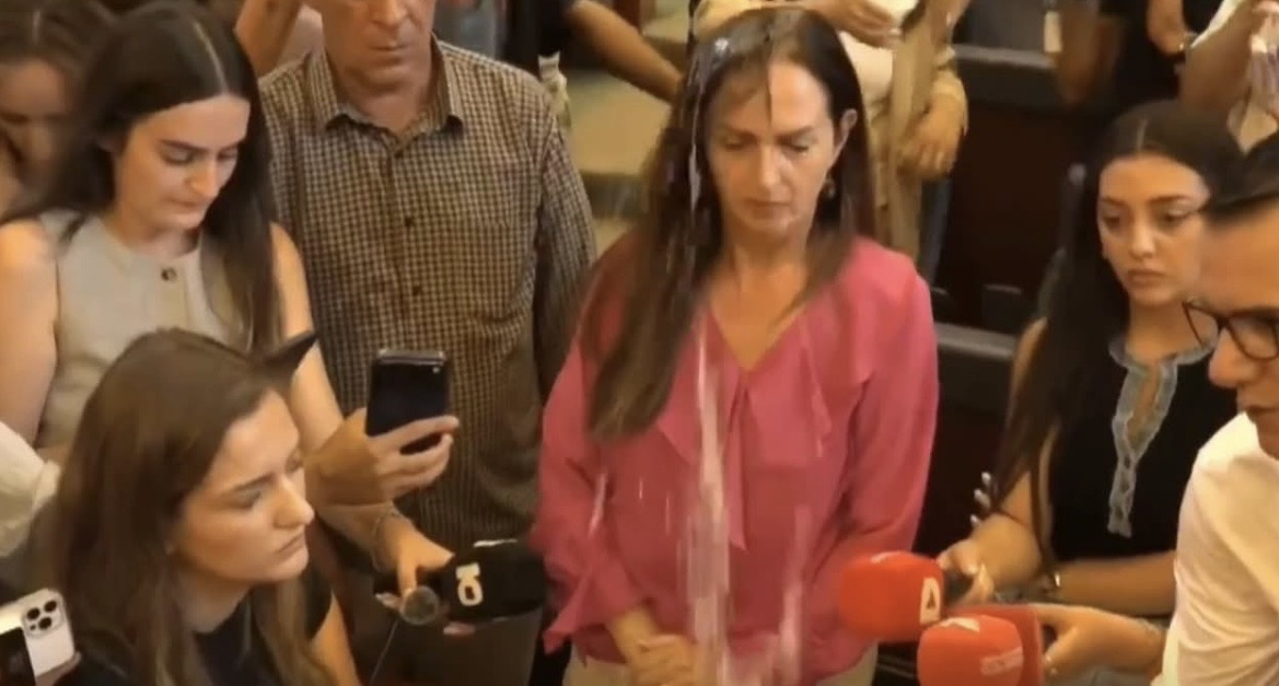 TENSION NË KUVEND: MUSLIU LAG ME UJË NAGAVCIN