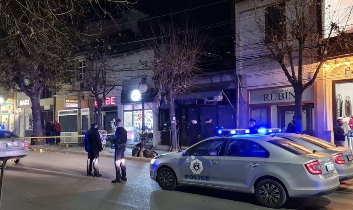 Tragjedi në Prizren: 80-vjeçarja humb jetën, dyshohet bashkëshorti