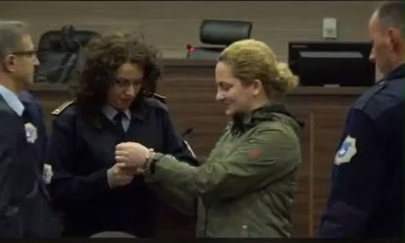 Donika Kadaj-Bujupi reagon pas zhvillimeve në Kuvend: Aksioni politik nuk është përplasje fizike