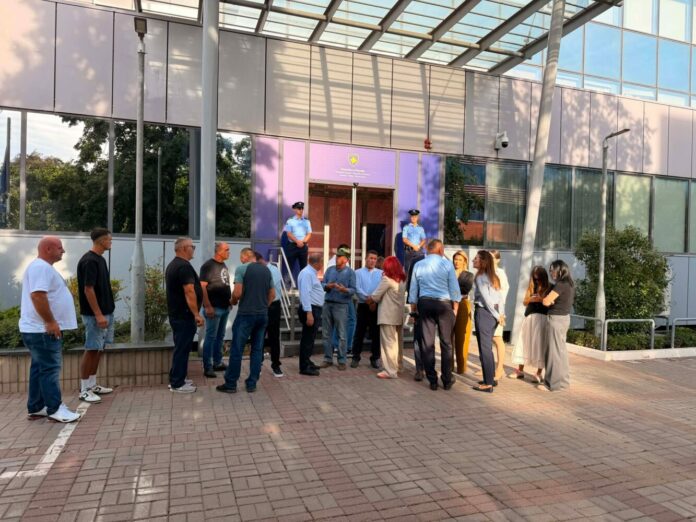 PDK bllokon sërish hyrjen e Qeverisë – aksionit të sotëm i bashkohen edhe deputetë të AAK-së