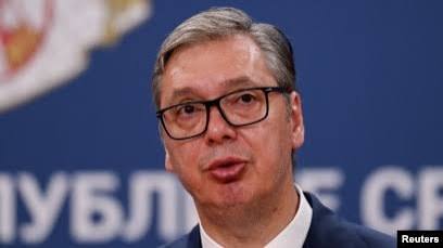 Vuçiq i drejtohet NATO-s me kërkesë urgjente: “KFOR-i të ndalojë hapjen e urës mbi Ibër”
