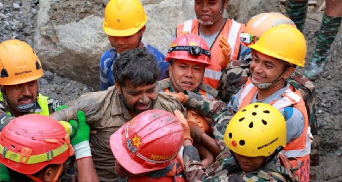 Dy persona shpëtohen pas 9 ditësh të bllokuar në një tunel në Nepal