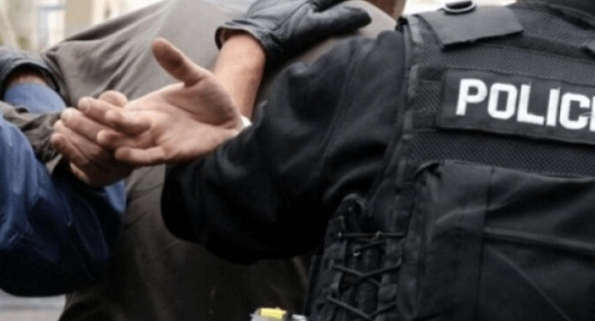 Nga Kosova drejt Shqipërisë: Ekstradohet një grua e kërkuar nga INTERPOL-i