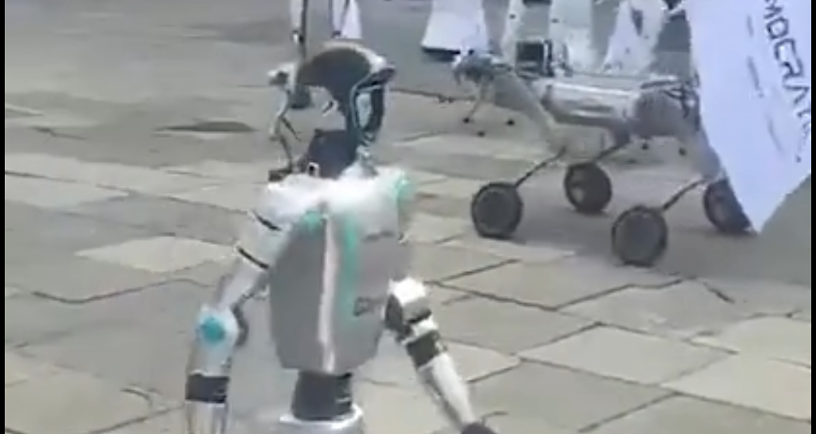 Rreth 30 robotë protestojnë në Varshavë kundër AI-së: “Mbroni vendet e punës”