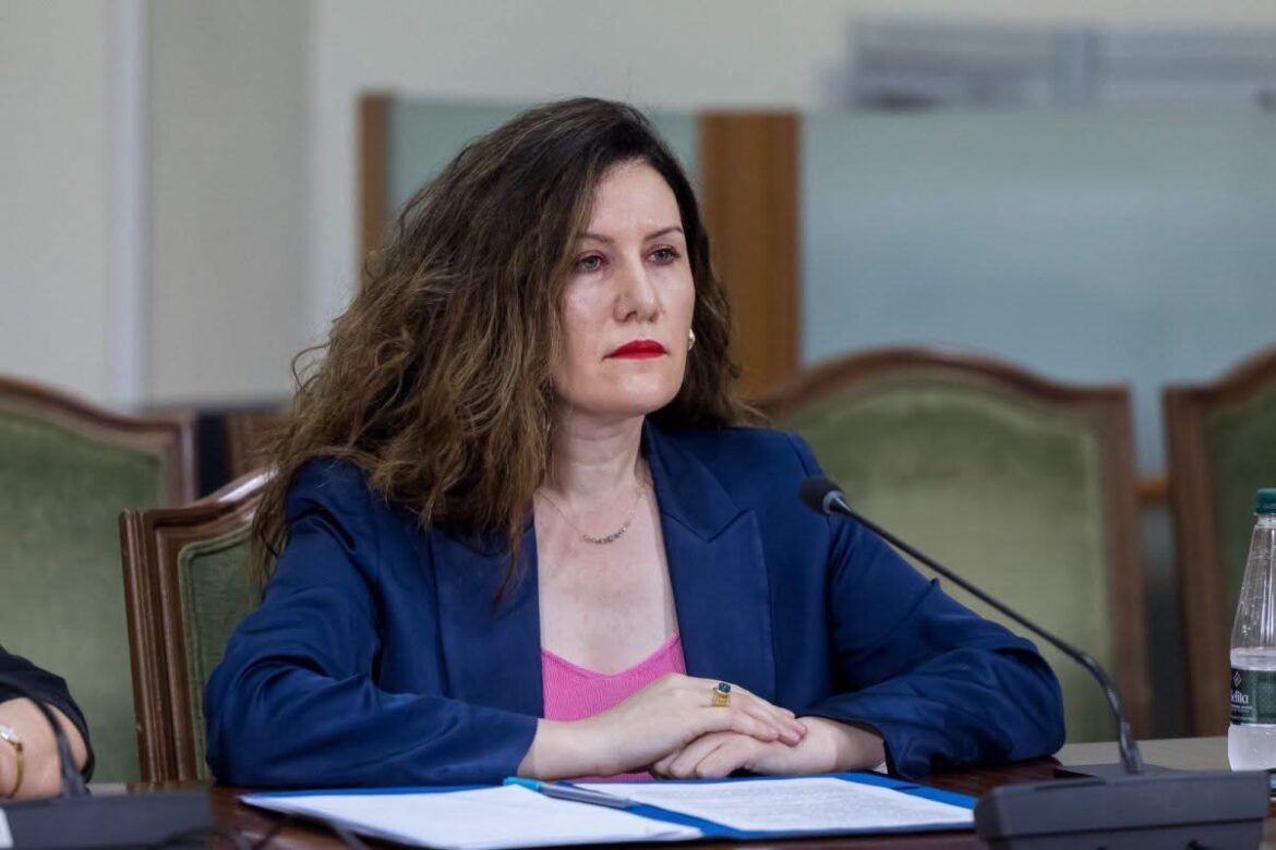 Nga AKI në krye të SHISH-it: Vlora Hyseni përfundon nën arrest shtëpie