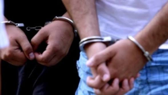 Dy persona arrestohen për therjen e një burri në Skenderaj