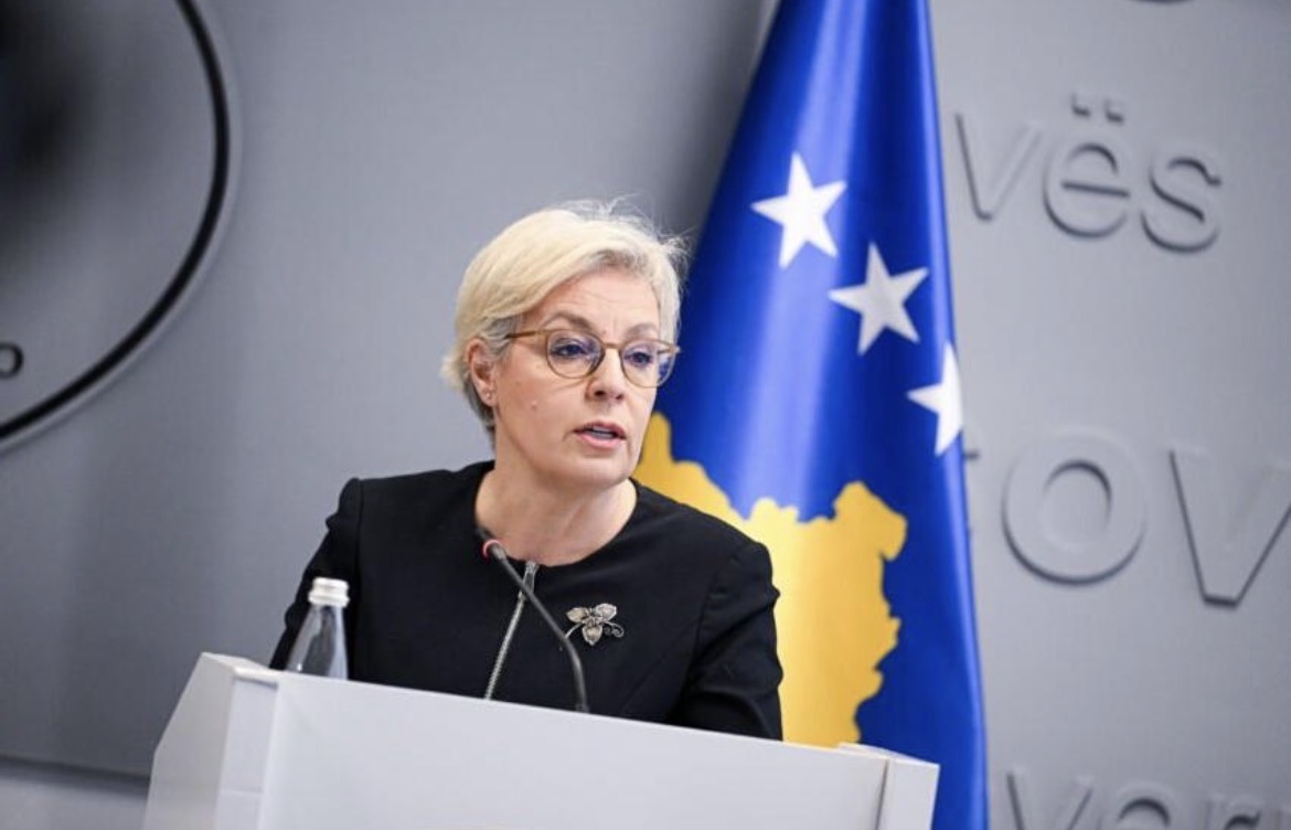 “Dorëheqje dhe llogaridhënie për Arlindën” – AAK kërkon përgjegjësi nga Gërvalla e Sveçla