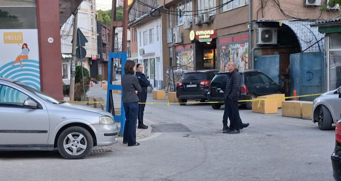 Alarm në qendër të Prishtinës pas dyshimeve për bombë, Policia konfirmon se nuk kishte eksploziv